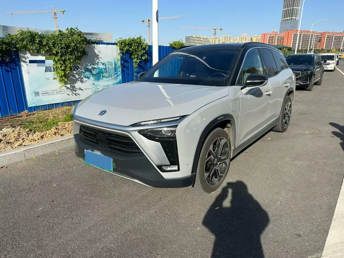 2020 NIO ES8 view 1