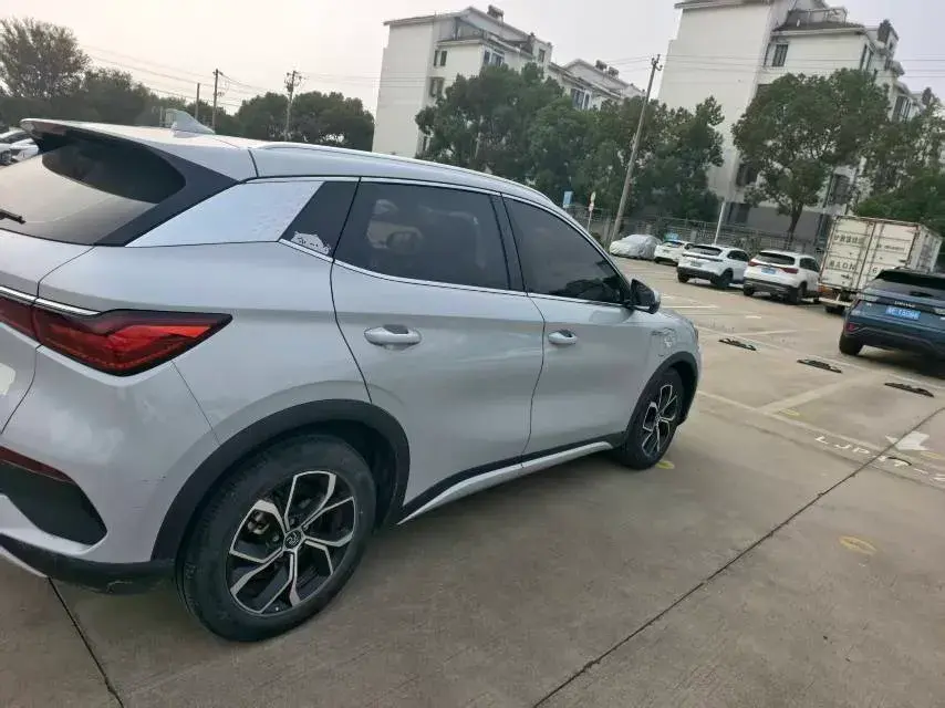 2023 BYD YUAN thumbnail 3