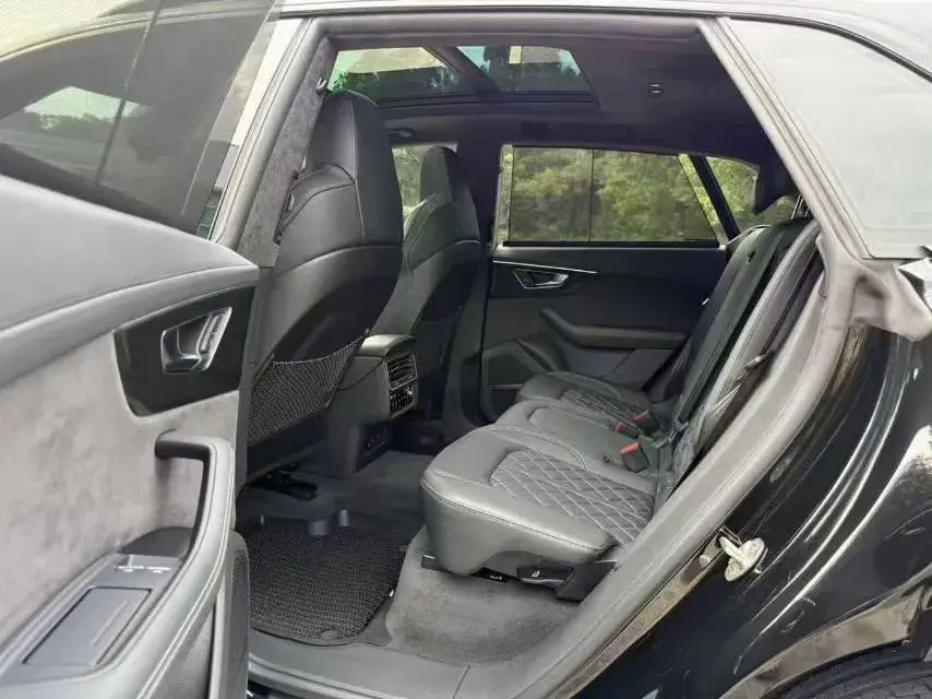 2022 AUDI Q8 thumbnail 4