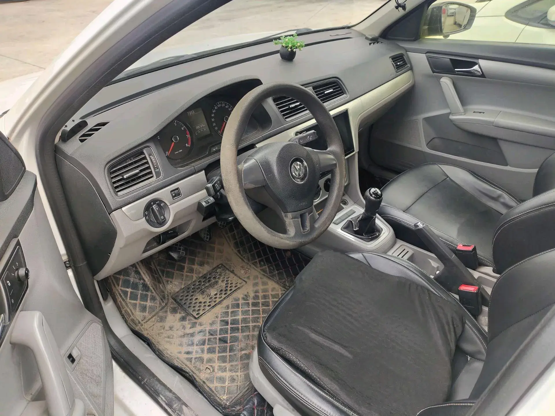 2018 VOLKSWAGEN LAVIDA thumbnail 3