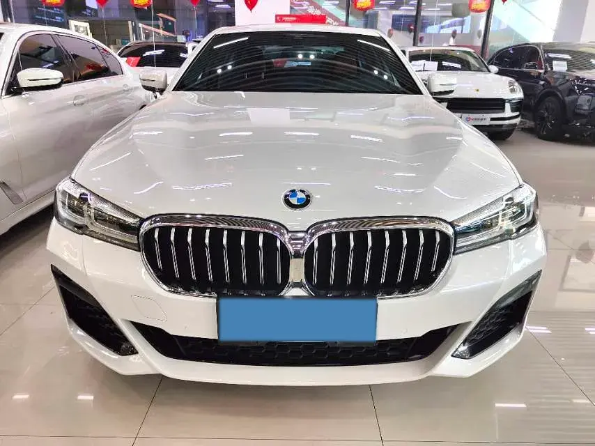 2022 BMW 5 thumbnail 2