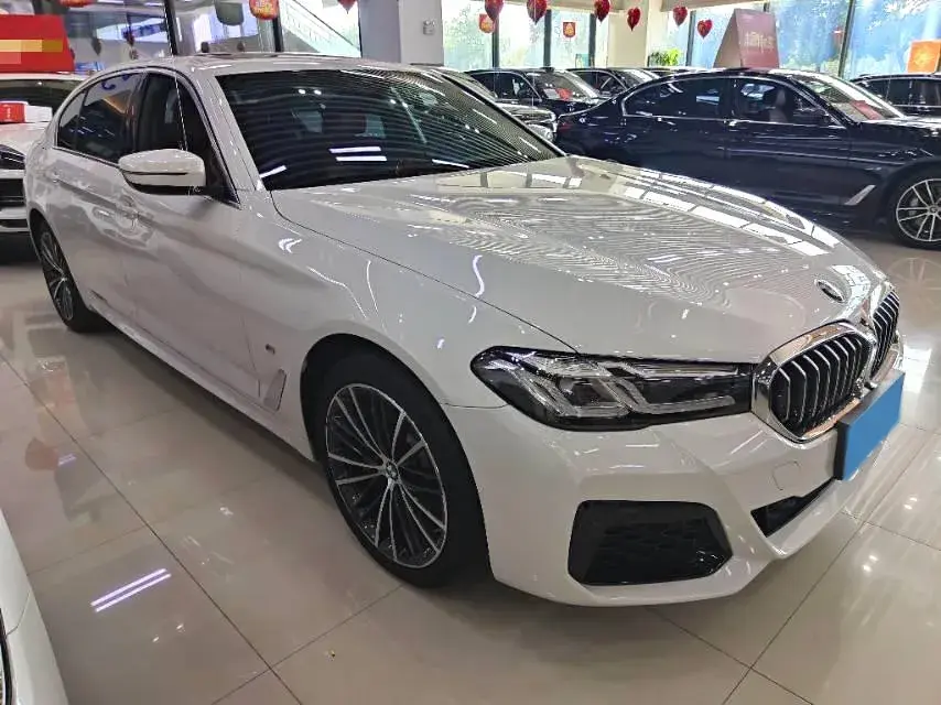 2022 BMW 5 thumbnail 3