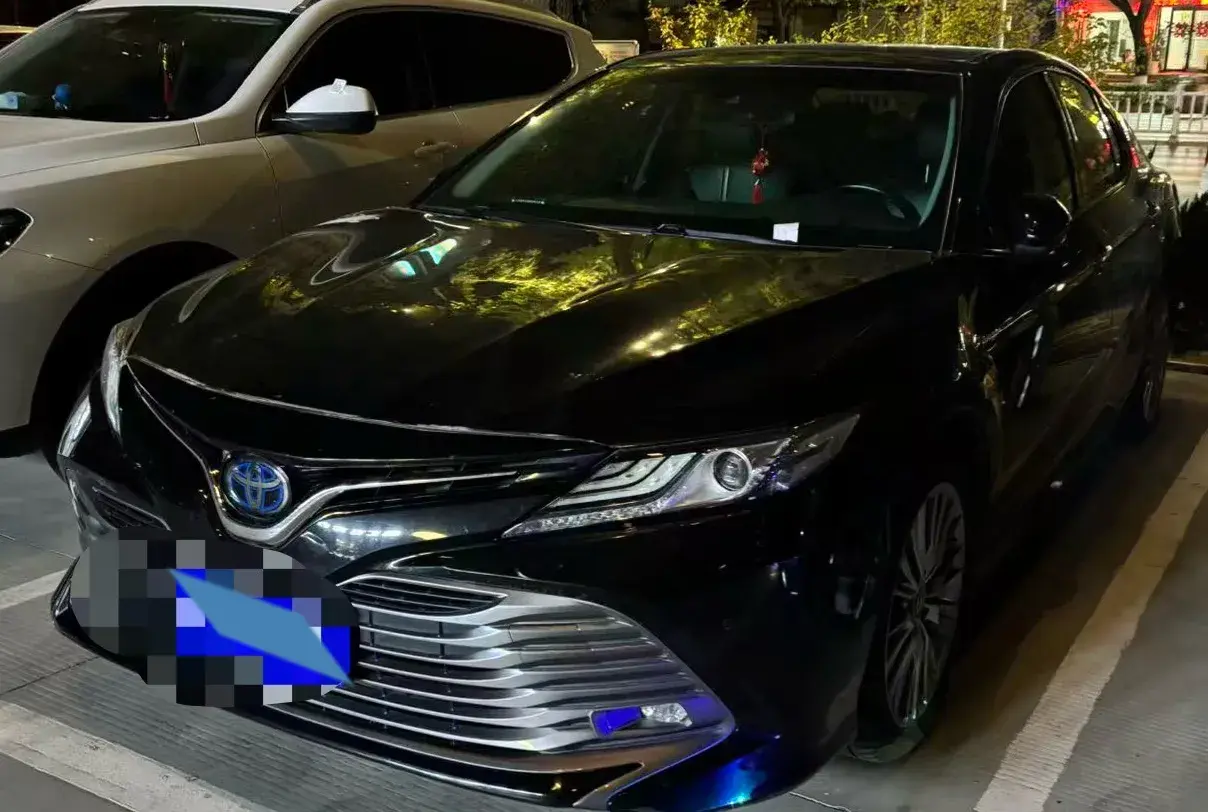 2019 Toyota Camry 2.5L 178HP L4 E-CVT Hybrid