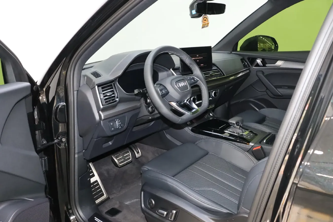 2025 Audi Q3 2.0T 186HP L4 7DCT,autocango,china used car exporter,china ev exporter,chinese used car exporter,chinese used ev exporter