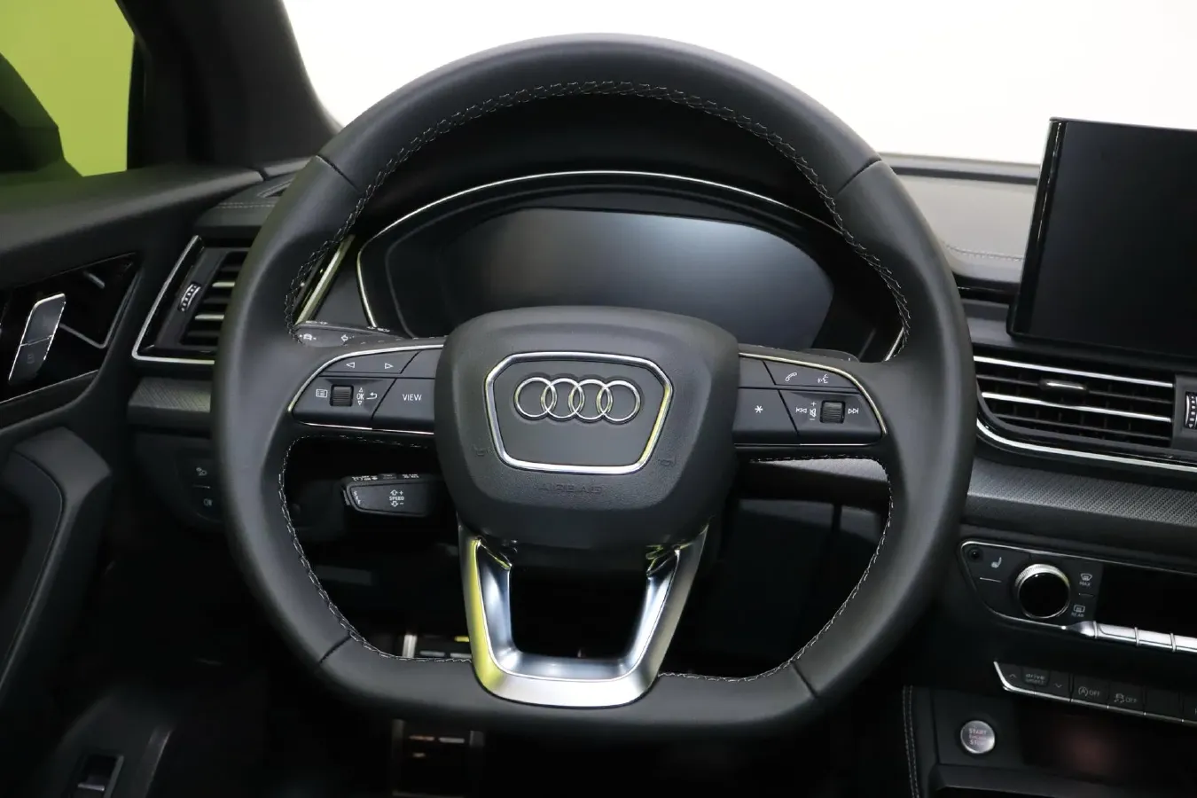 2025 Audi Q3 2.0T 186HP L4 7DCT,autocango,china used car exporter,china ev exporter,chinese used car exporter,chinese used ev exporter