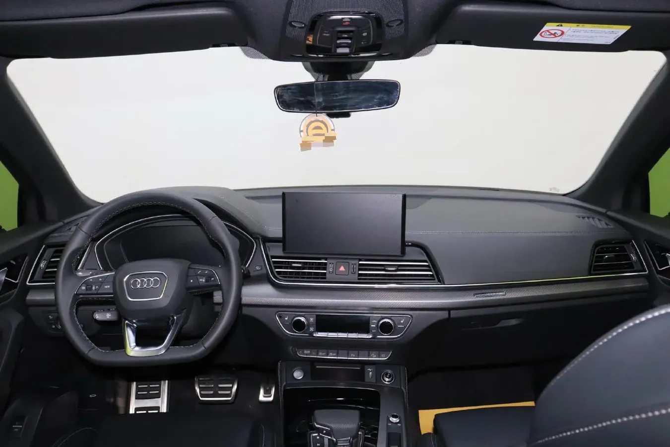 2025 Audi Q3 2.0T 186HP L4 7DCT,autocango,china used car exporter,china ev exporter,chinese used car exporter,chinese used ev exporter