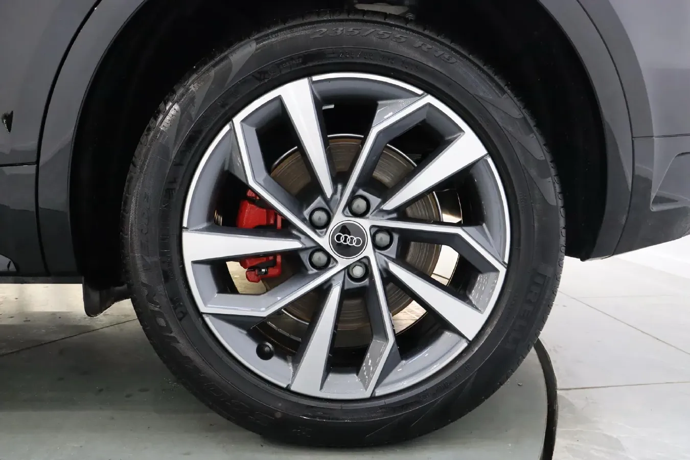 2025 Audi Q3 2.0T 186HP L4 7DCT,autocango,china used car exporter,china ev exporter,chinese used car exporter,chinese used ev exporter