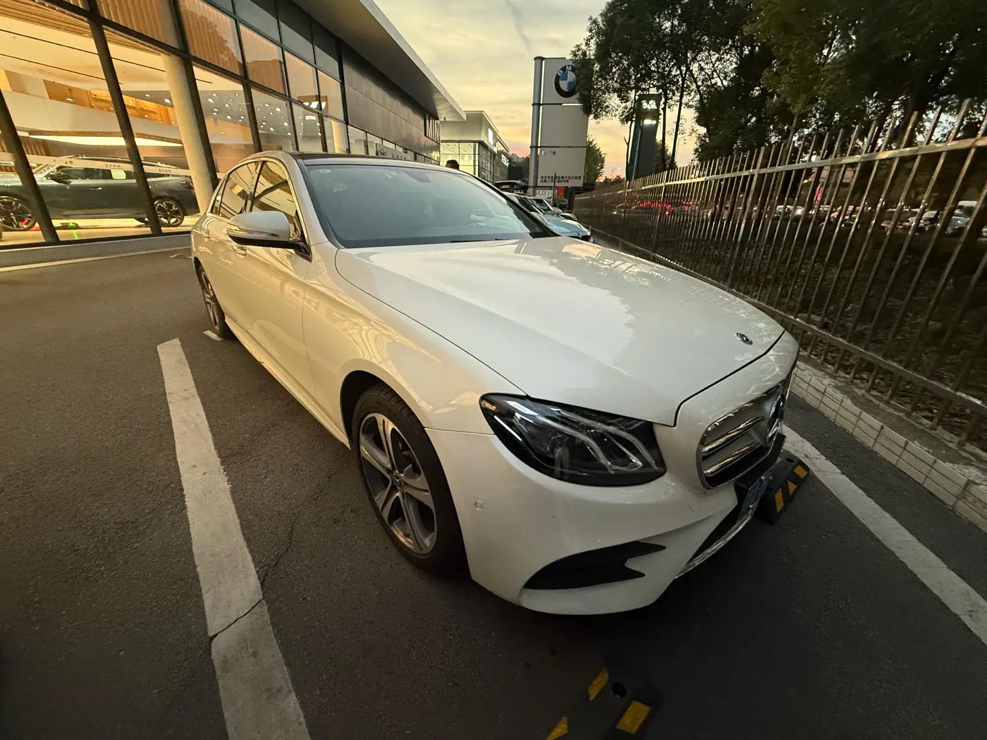 2020 MERCEDES-BENZ E thumbnail 3