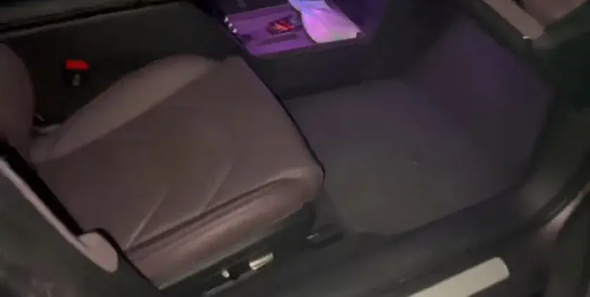 2024 MI SU7 thumbnail 3