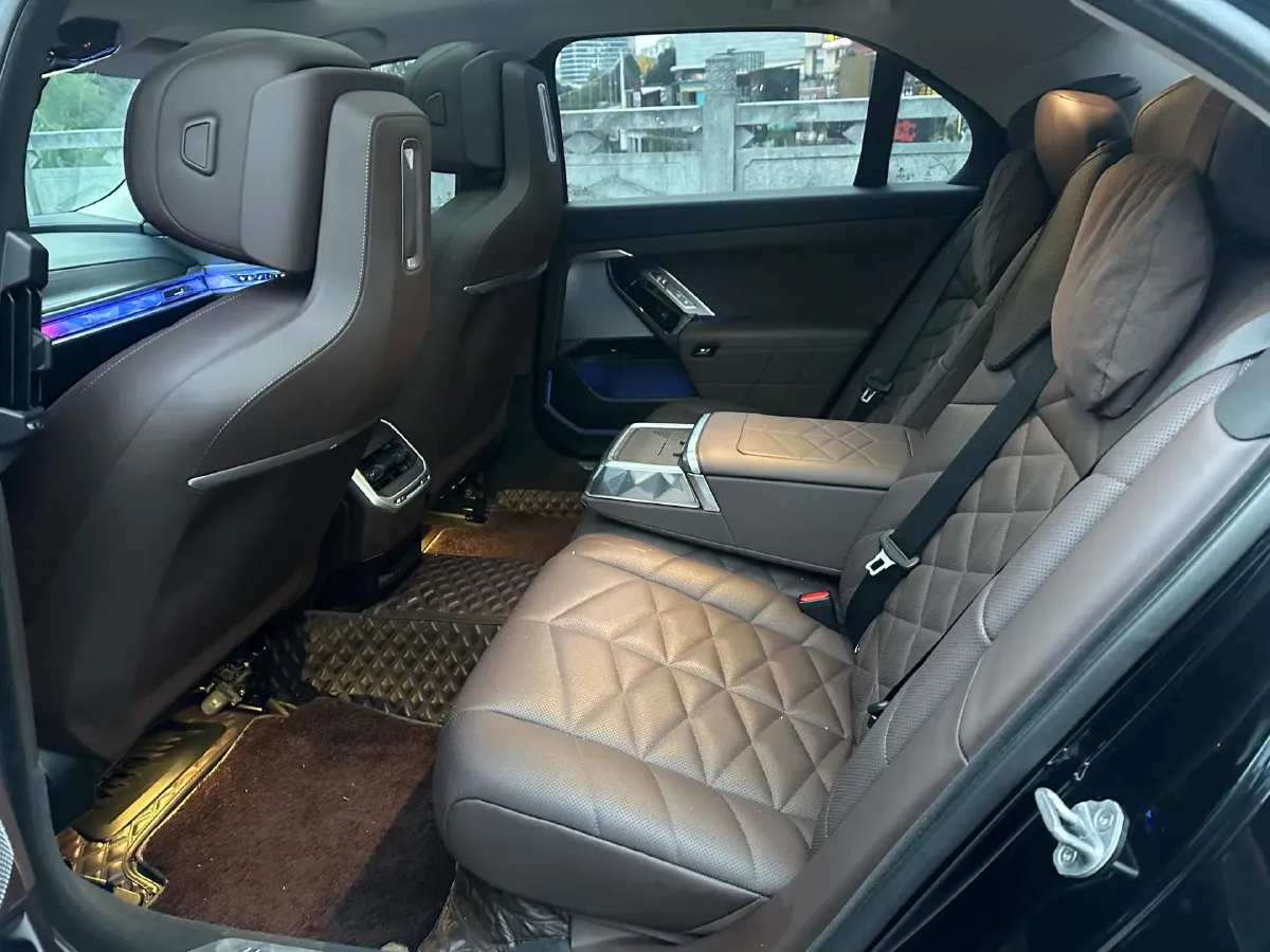 2023 BMW 7 Series 3.0T 272HP L6 8AT,autocango,china used car exporter,china ev exporter,chinese used car exporter,chinese used ev exporter