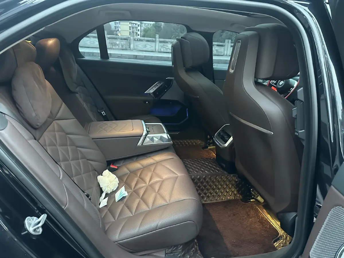 2023 BMW 7 Series 3.0T 272HP L6 8AT,autocango,china used car exporter,china ev exporter,chinese used car exporter,chinese used ev exporter