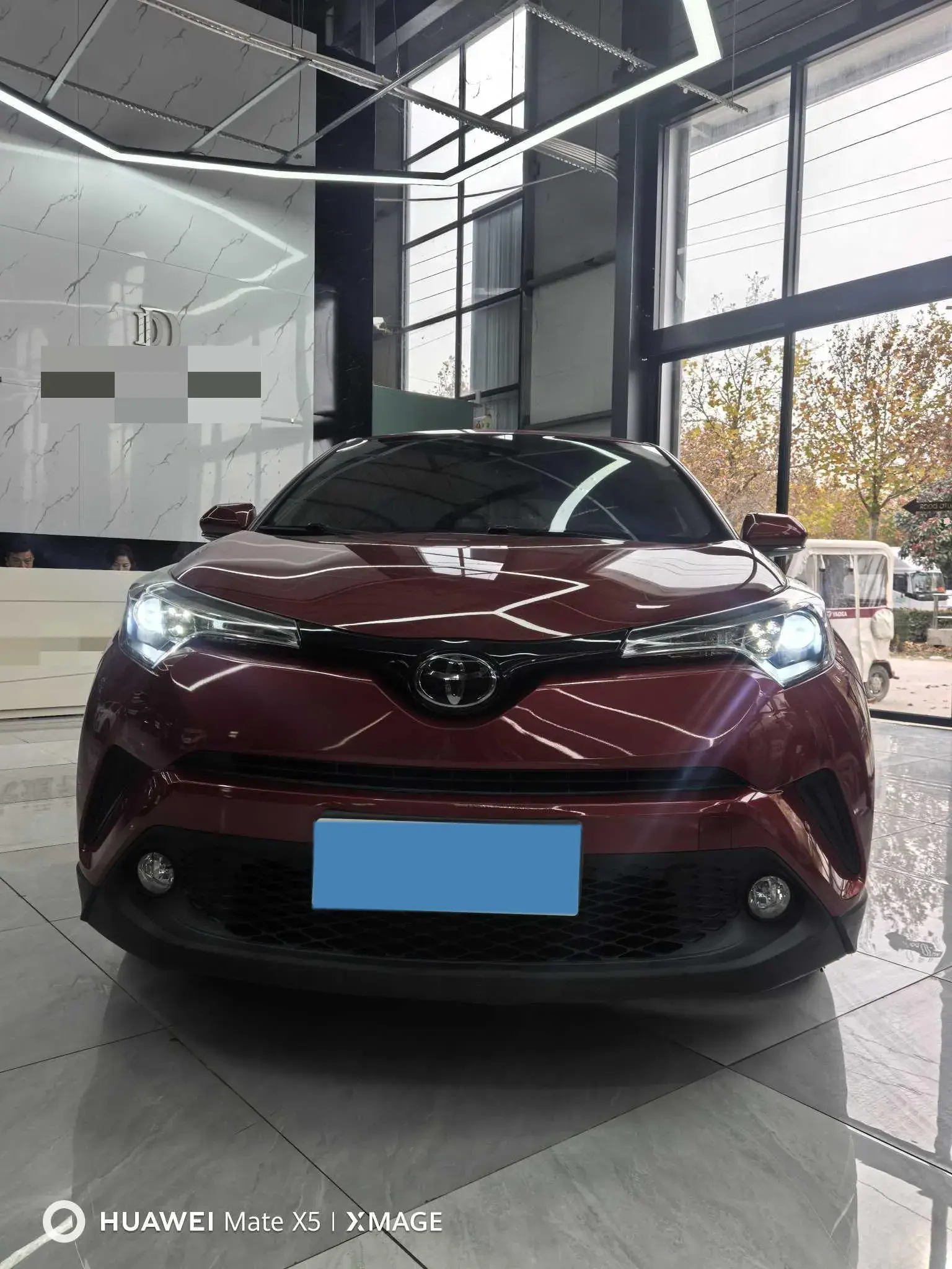 2018 TOYOTA C-HR thumbnail 2