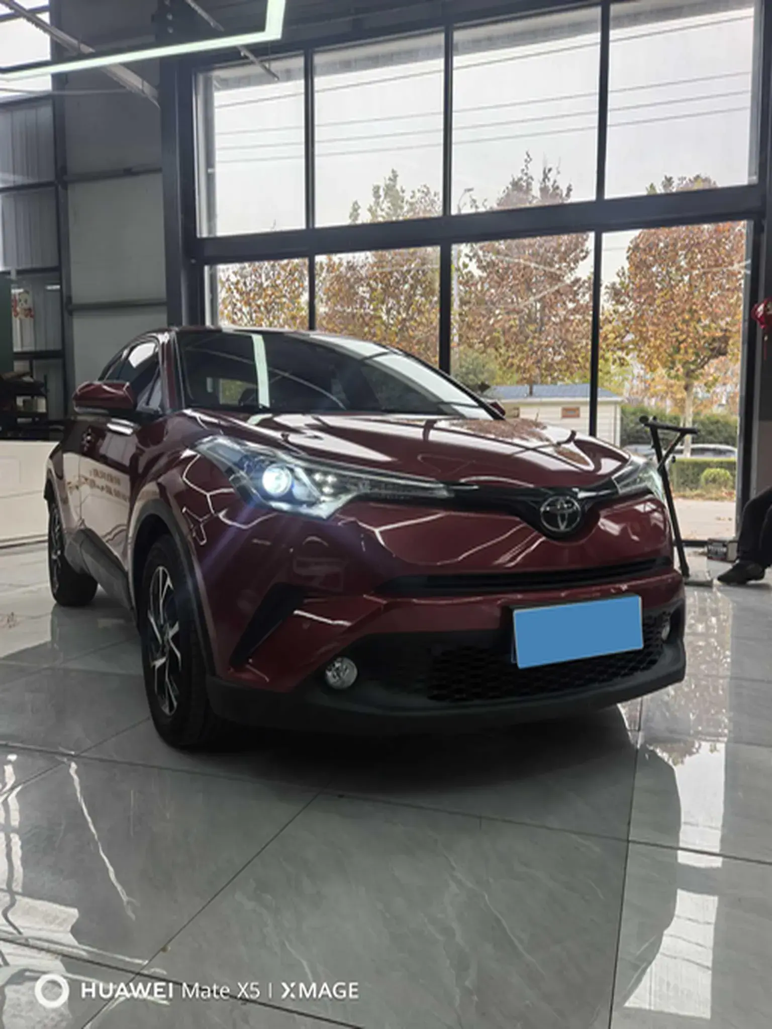 2018 TOYOTA C-HR thumbnail 3