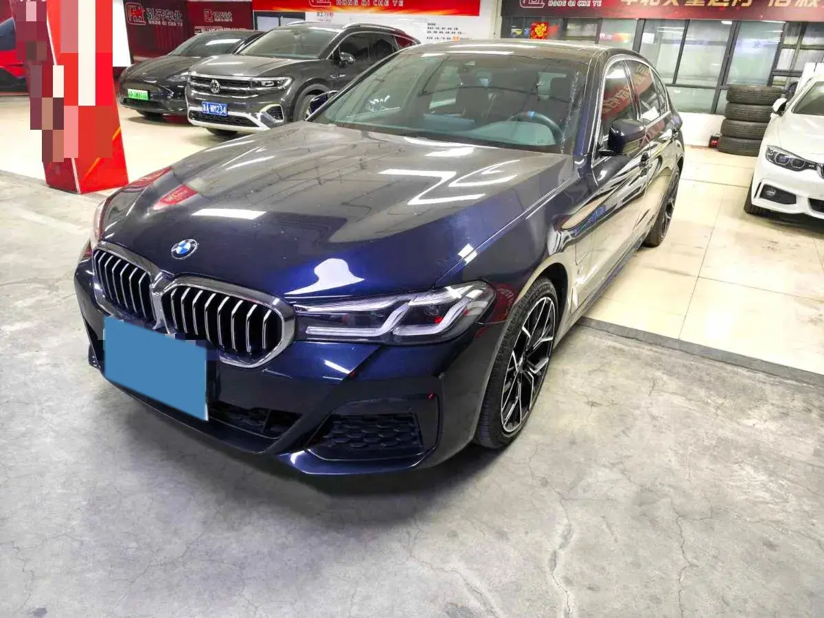 2021 BMW 5 view 1