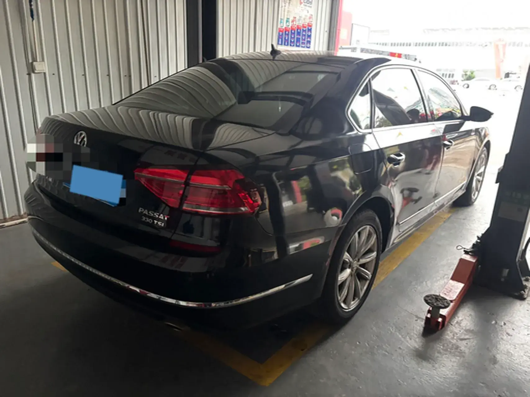 2017 VOLKSWAGEN PASSAT thumbnail 2