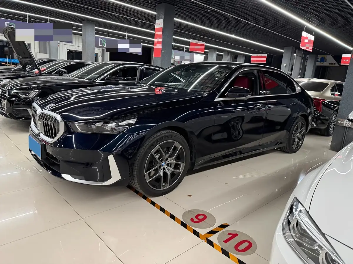 2024 BMW 5 Series 2.0T 258HP L4 8AT