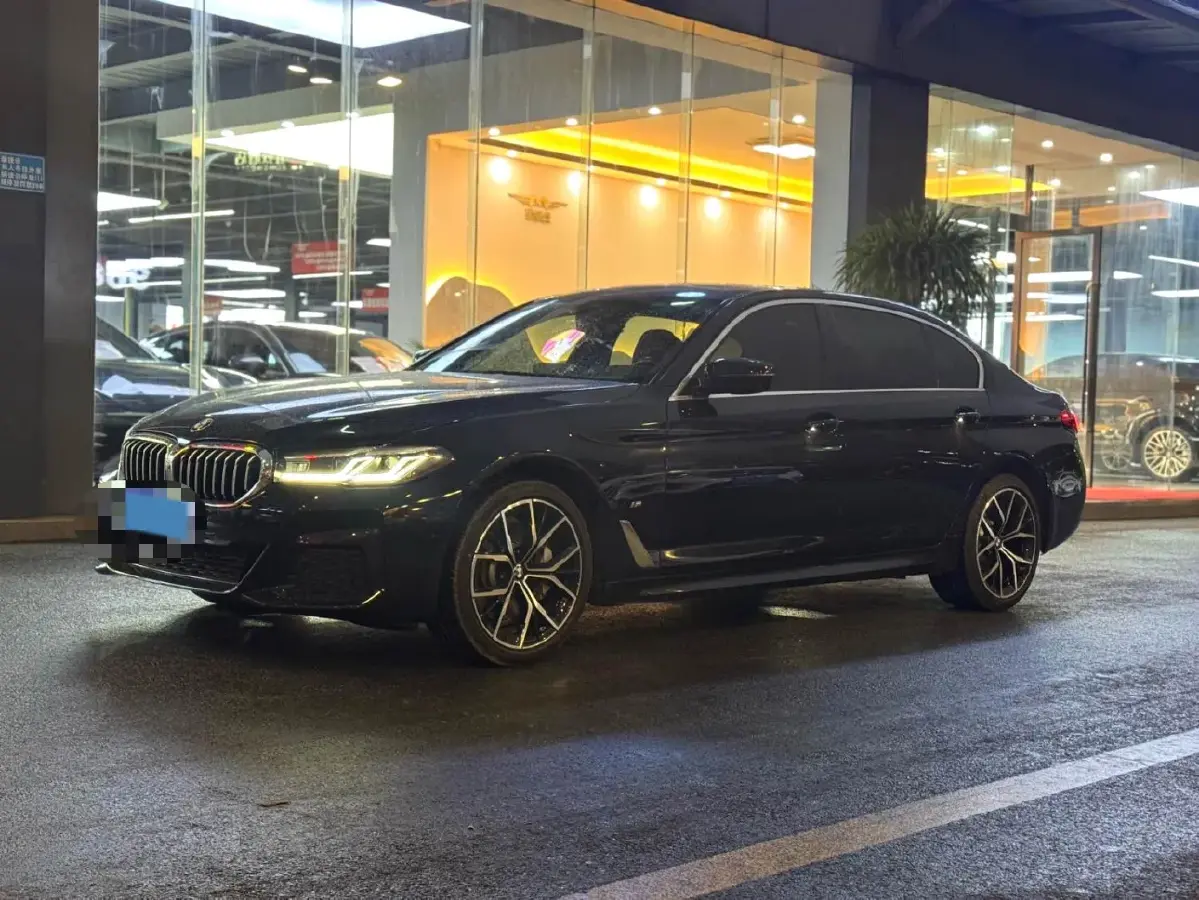 2022 BMW 5 Series 2.0T 252HP L4 8AT