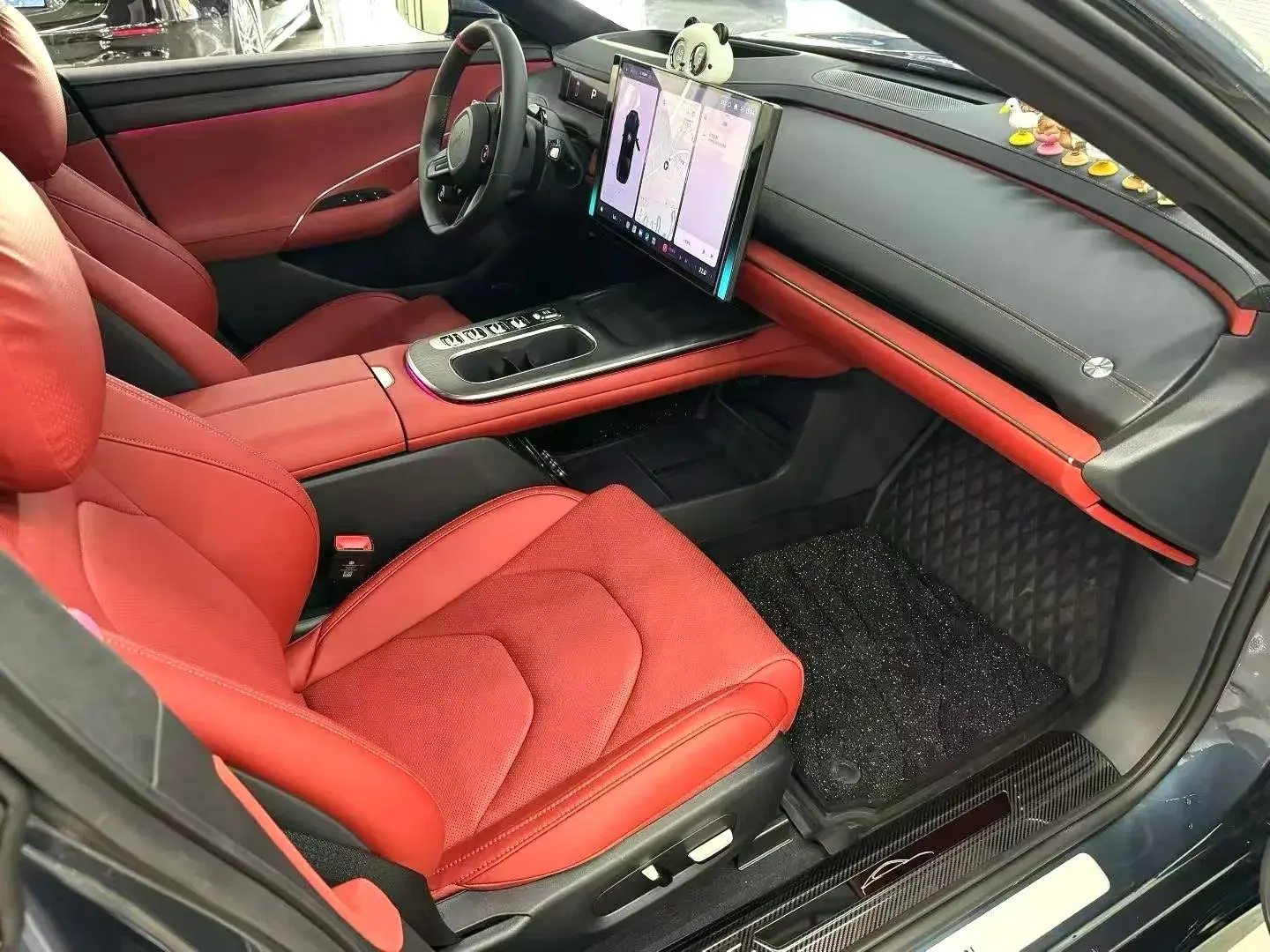 2024 MI SU7 thumbnail 3