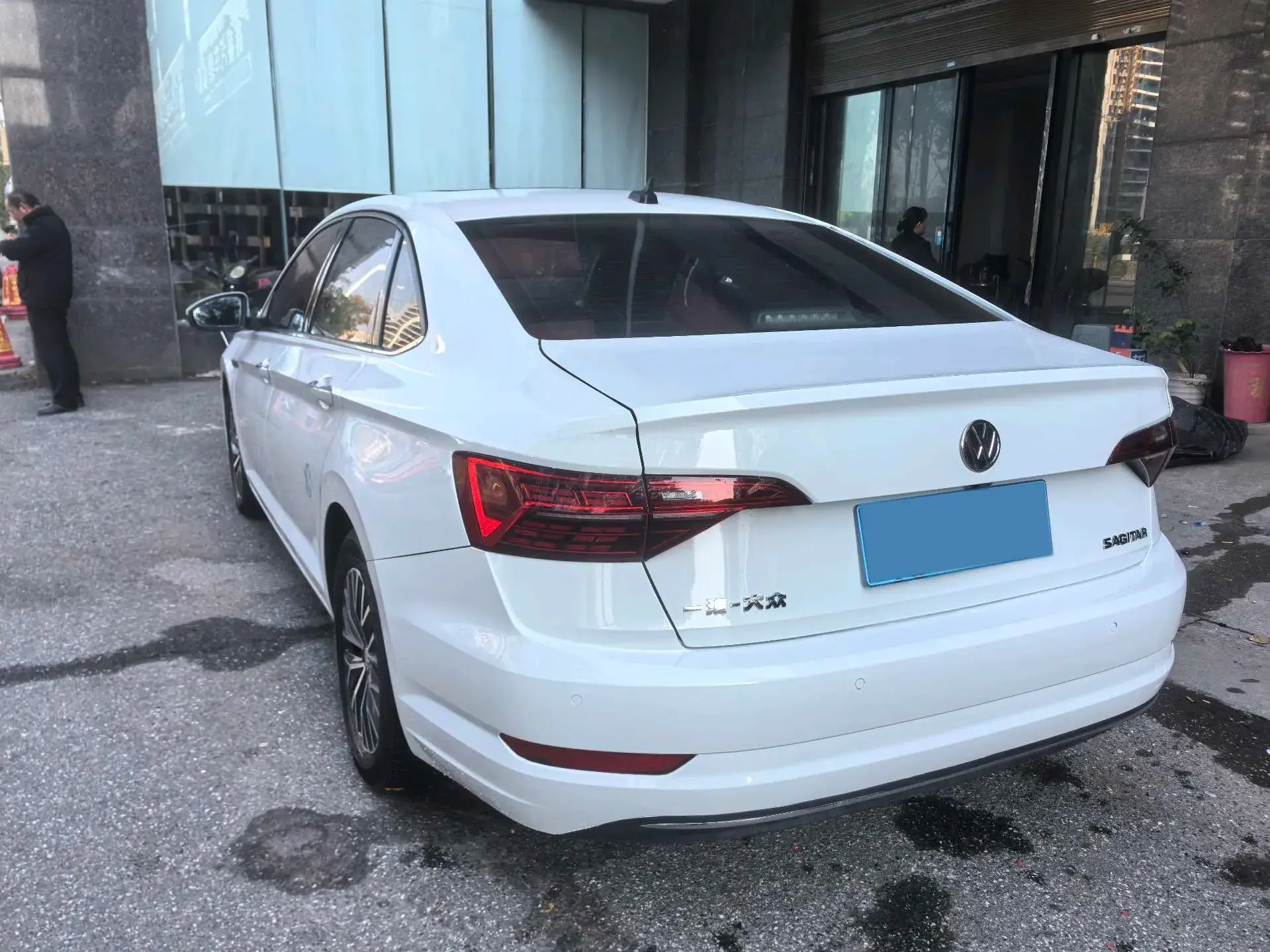 2021 VOLKSWAGEN SAGITAR thumbnail 4