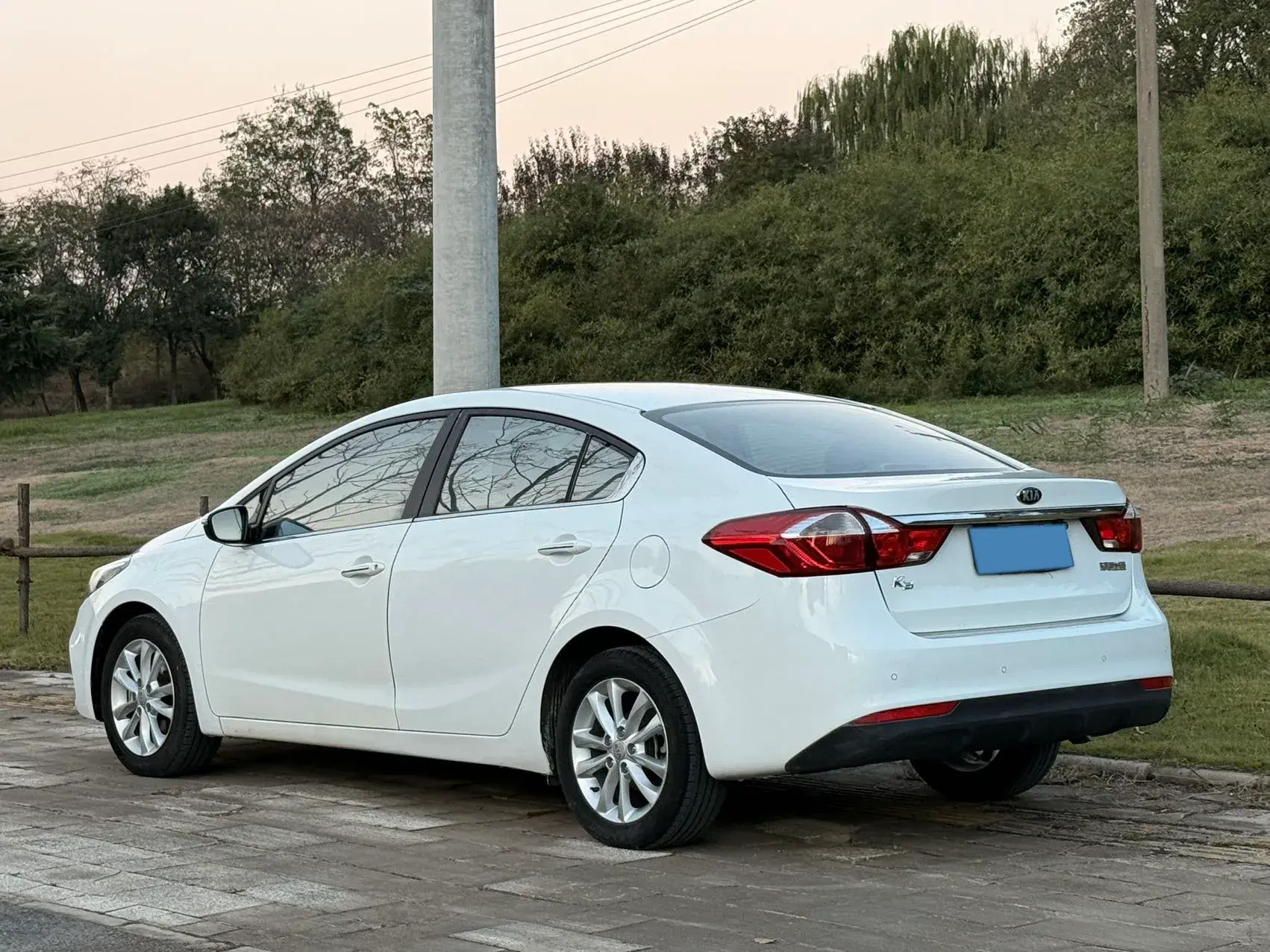 2016 KIA K3 thumbnail 4