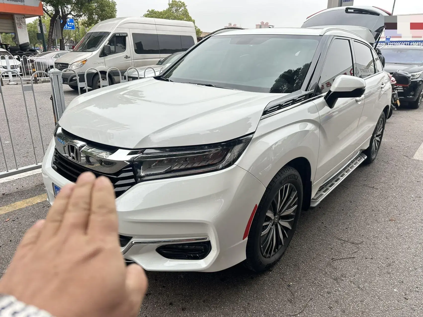 2023 HONDA AVANCIER view 1