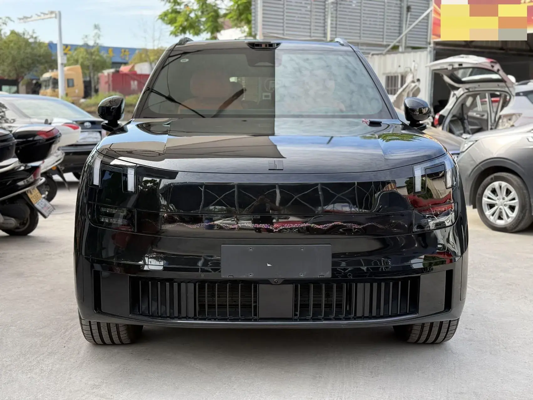 2025 LYNK&CO 900 thumbnail 2