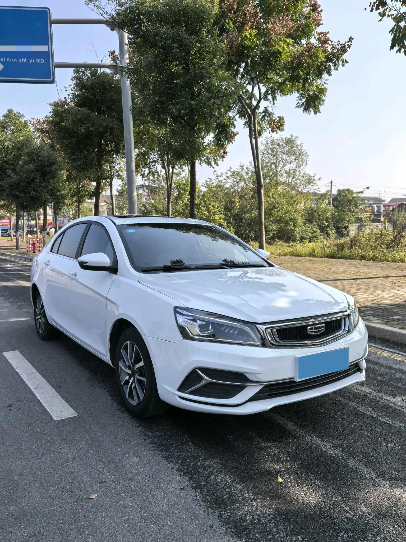 2019 GEELY EMGRAND thumbnail 3