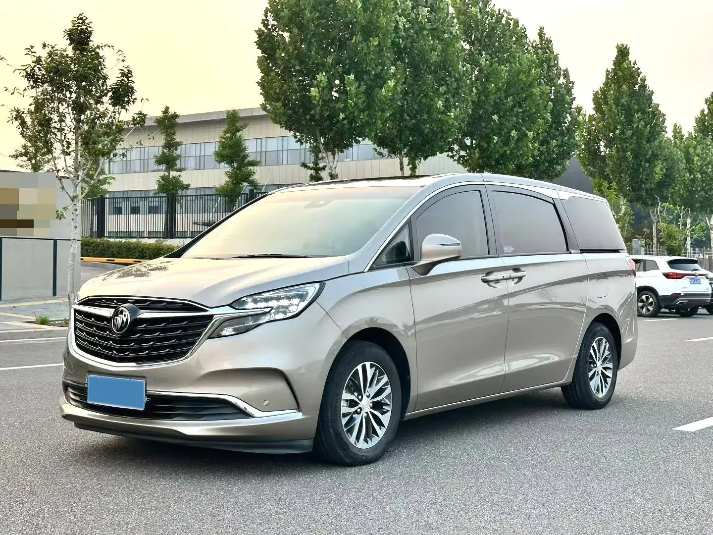 2022 BUICK GL8 view 1