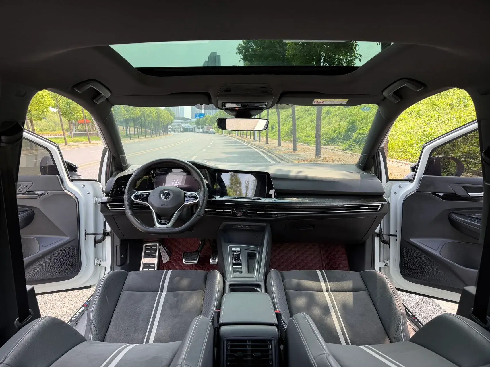 2023 VOLKSWAGEN GOLF thumbnail 4