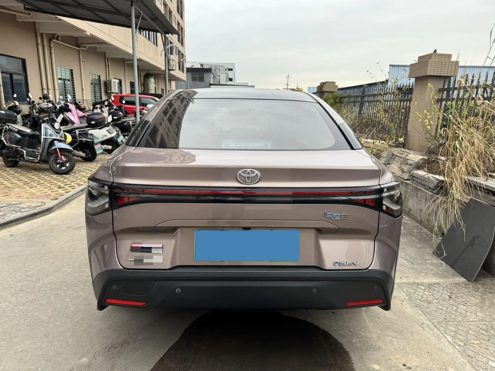 2023 TOYOTA BZ3 thumbnail 4