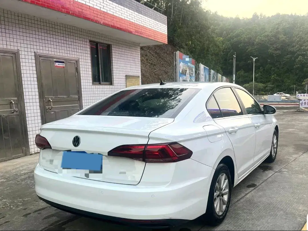 2021 VOLKSWAGEN BORA thumbnail 3