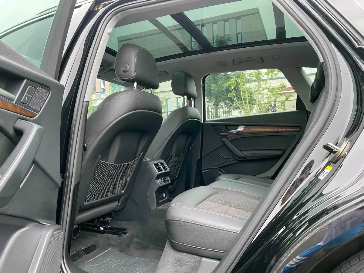 2020 Audi Q5L 2.0T 190HP L4 7DCT,autocango,china used car exporter,china ev exporter,chinese used car exporter,chinese used ev exporter