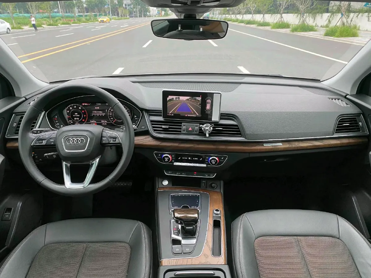 2020 Audi Q5L 2.0T 190HP L4 7DCT,autocango,china used car exporter,china ev exporter,chinese used car exporter,chinese used ev exporter