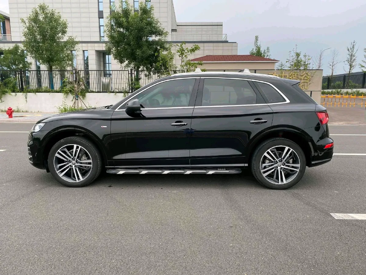 2020 Audi Q5L 2.0T 190HP L4 7DCT,autocango,china used car exporter,china ev exporter,chinese used car exporter,chinese used ev exporter
