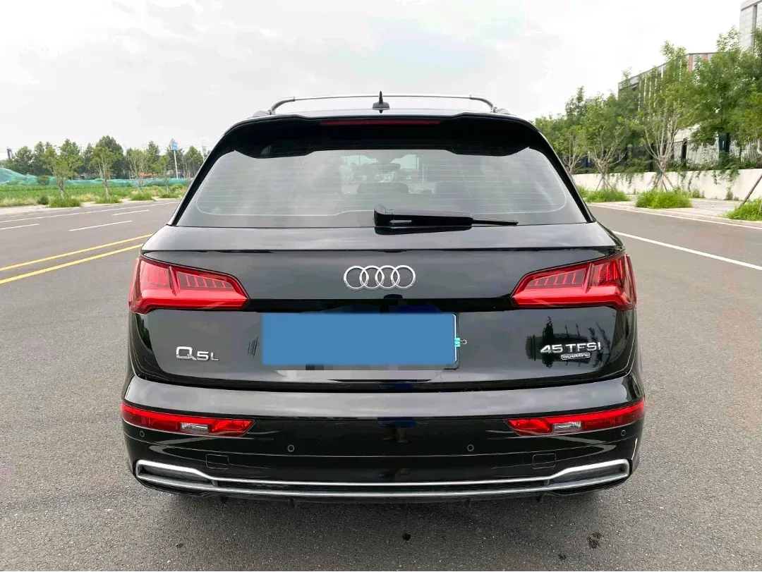 2020 Audi Q5L 2.0T 190HP L4 7DCT,autocango,china used car exporter,china ev exporter,chinese used car exporter,chinese used ev exporter