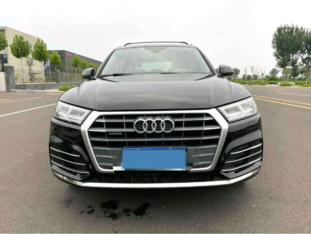 2020 Audi Q5L 2.0T 190HP L4 7DCT,autocango,china used car exporter,china ev exporter,chinese used car exporter,chinese used ev exporter