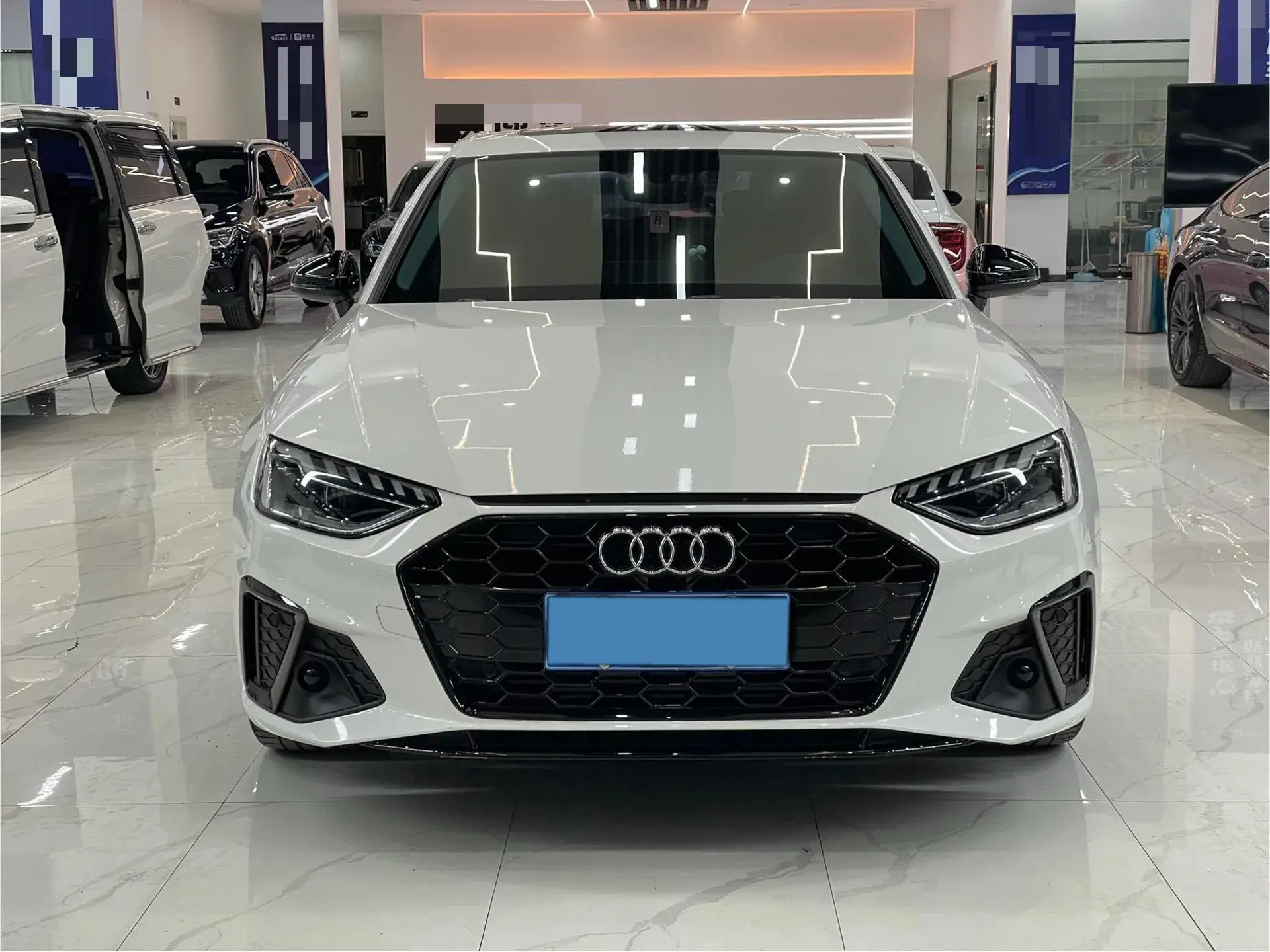 2022 AUDI A4L thumbnail 2