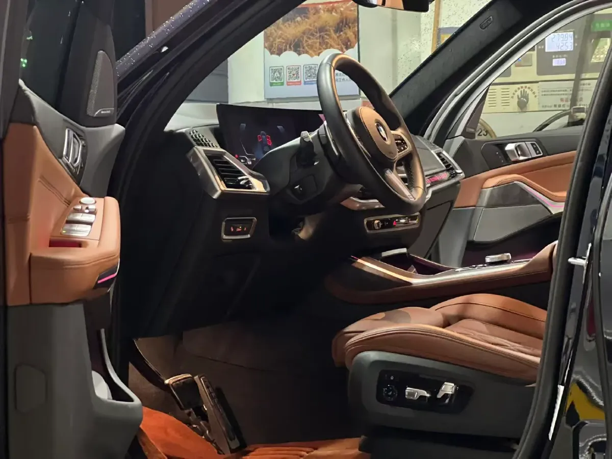 2023 BMW X7 3.0T 381HP L6 8AT,autocango,china used car exporter,china ev exporter,chinese used car exporter,chinese used ev exporter