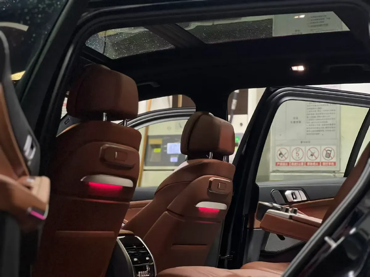 2023 BMW X7 3.0T 381HP L6 8AT,autocango,china used car exporter,china ev exporter,chinese used car exporter,chinese used ev exporter