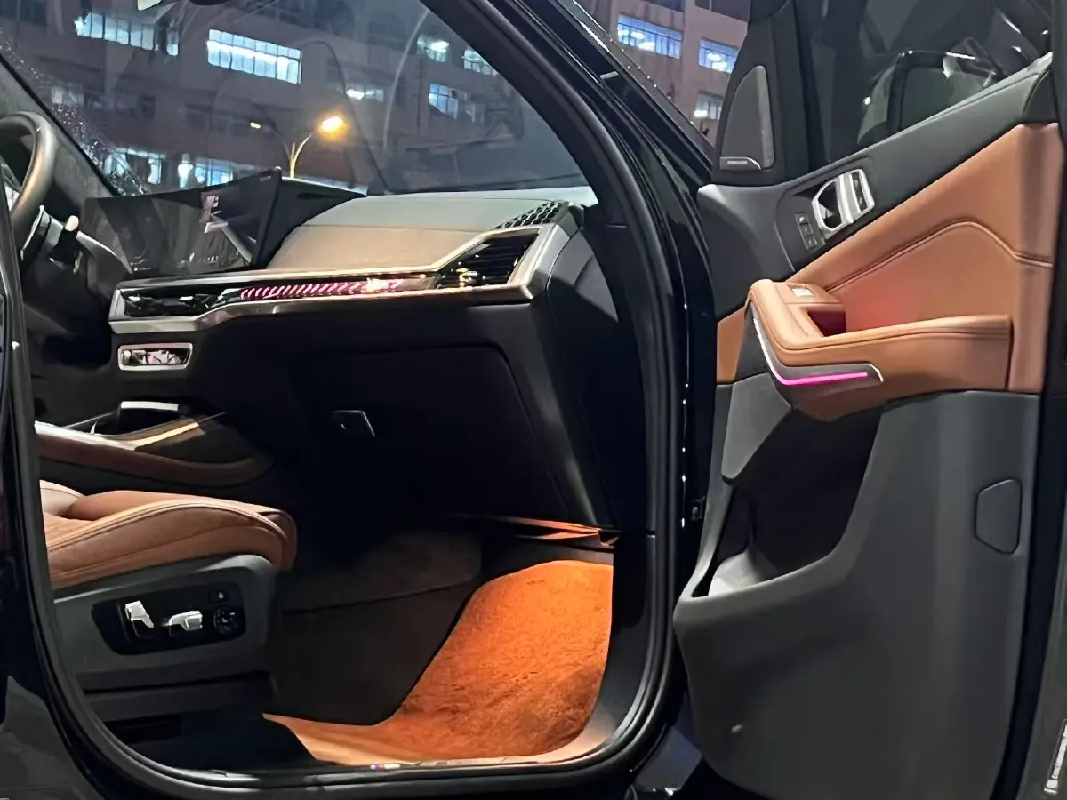 2023 BMW X7 3.0T 381HP L6 8AT,autocango,china used car exporter,china ev exporter,chinese used car exporter,chinese used ev exporter