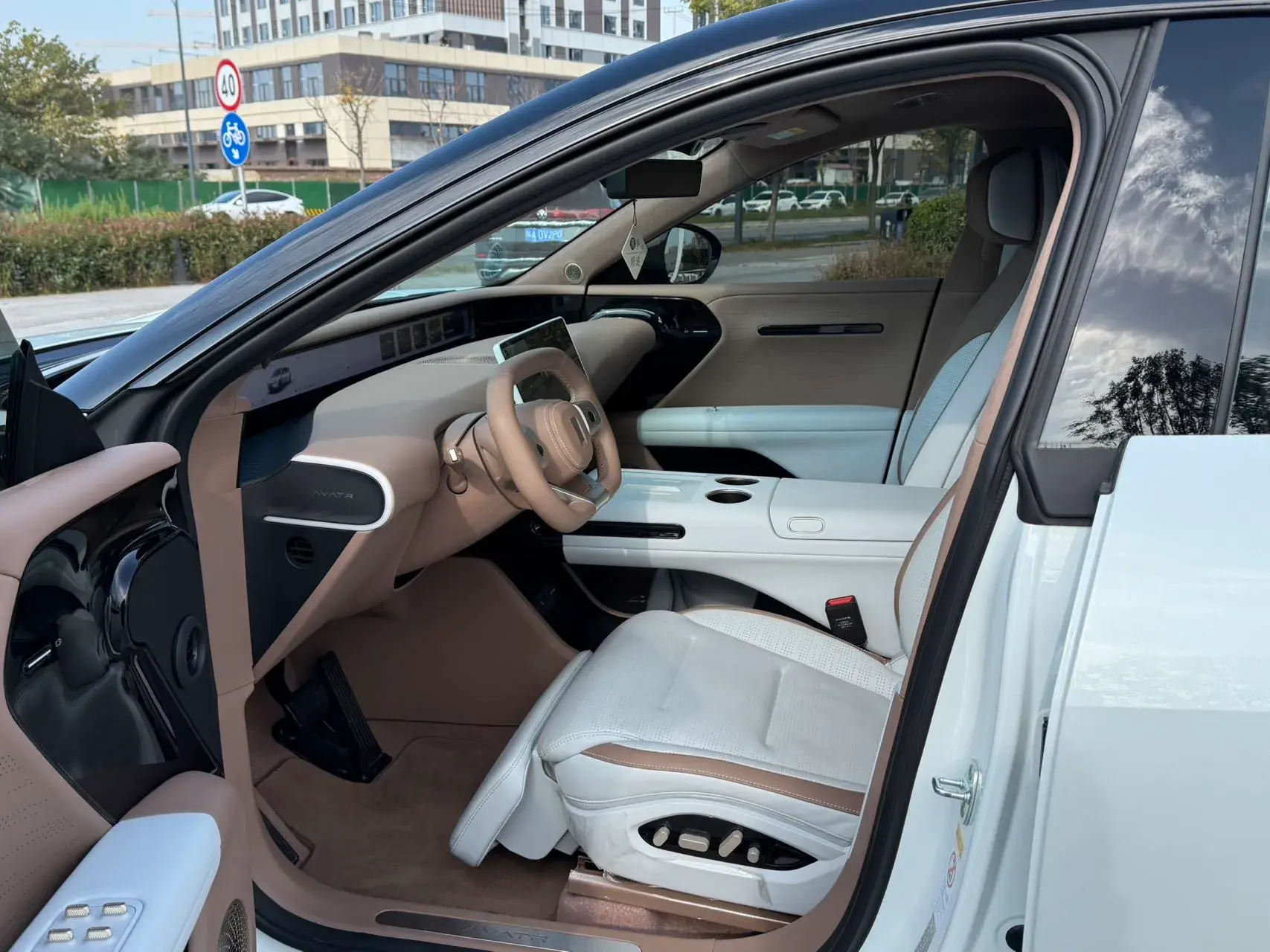 2024 AVATR 07 thumbnail 4