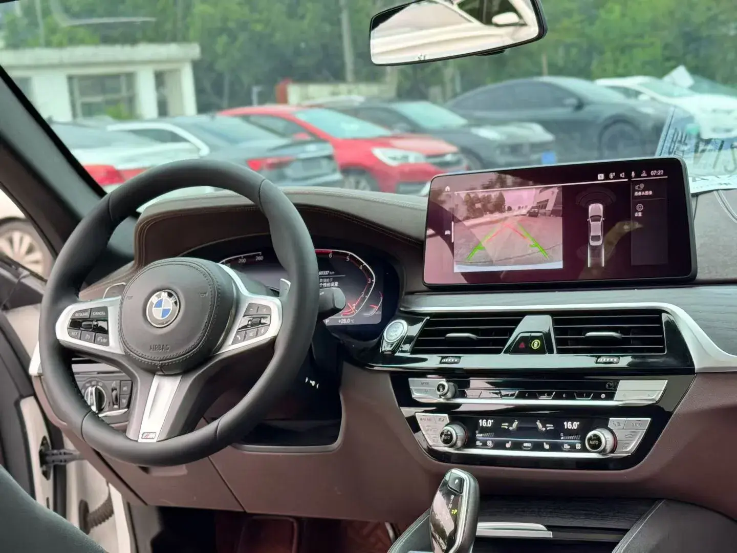 2021 BMW 5 thumbnail 3