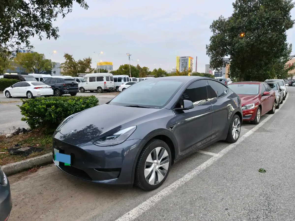 2022 Tesla Model Y BEV 60KWH