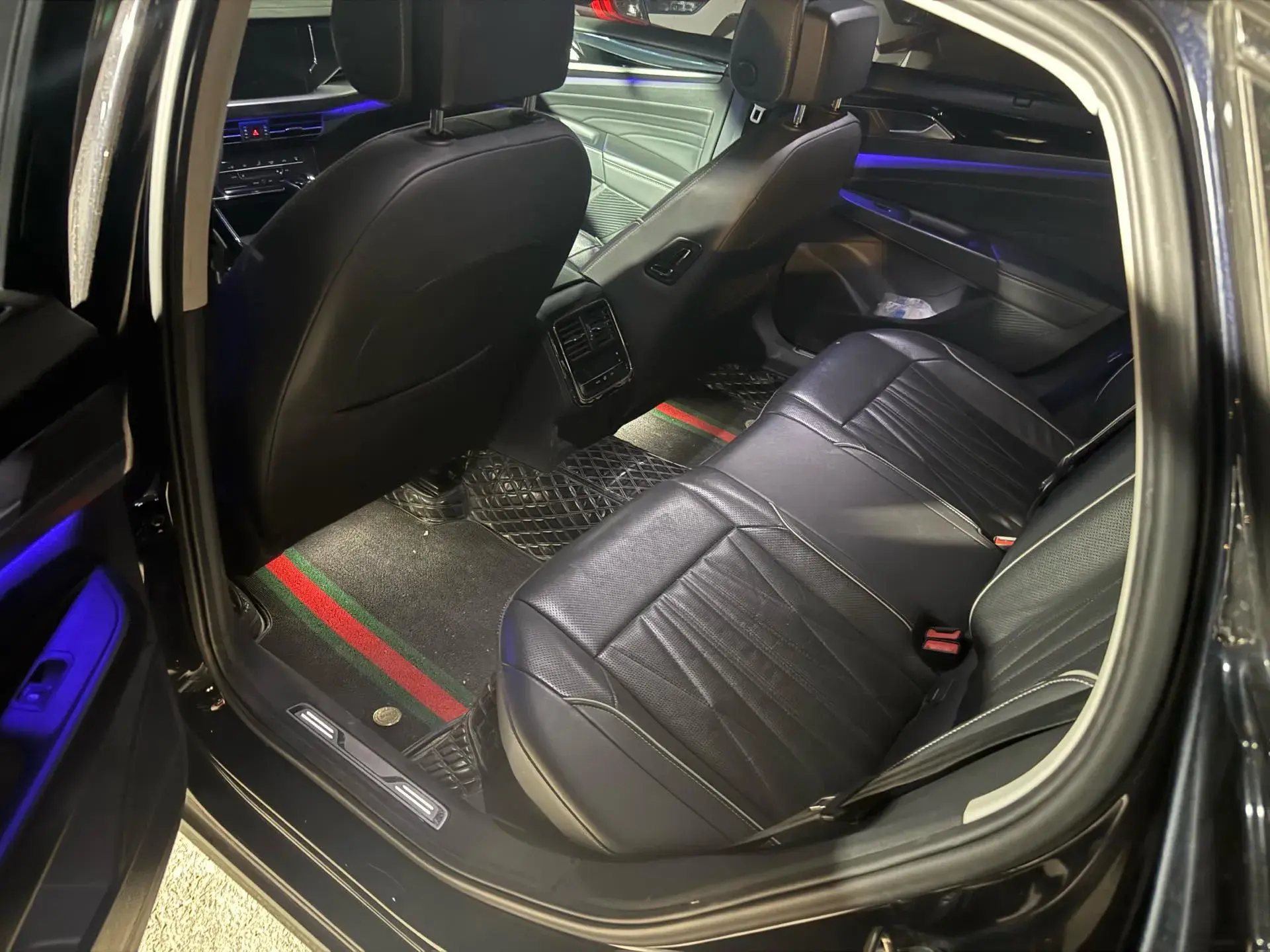 2022 VOLKSWAGEN PASSAT thumbnail 3