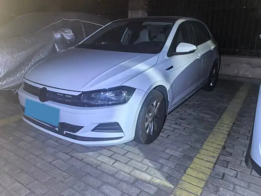 2023 VOLKSWAGEN POLO view 1