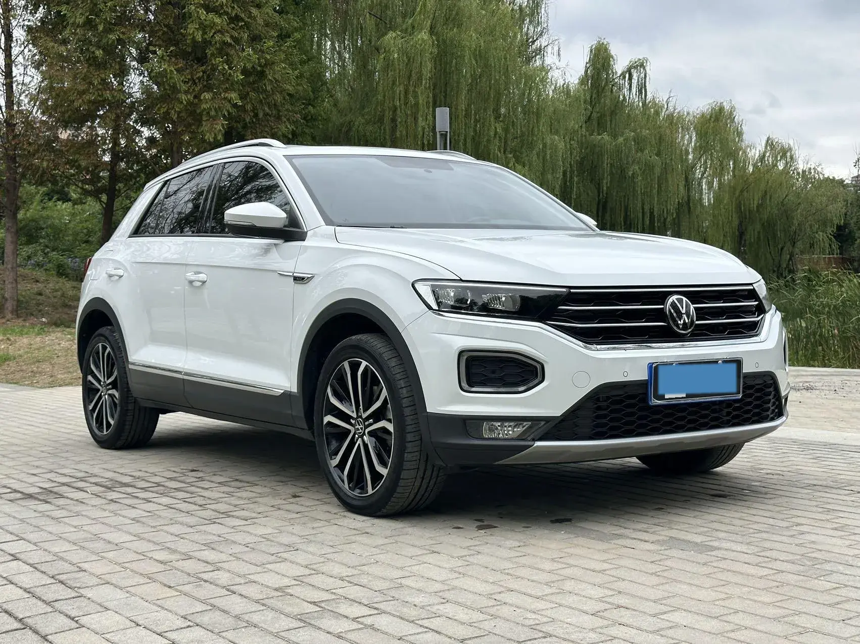 2022 VOLKSWAGEN T-ROC thumbnail 3