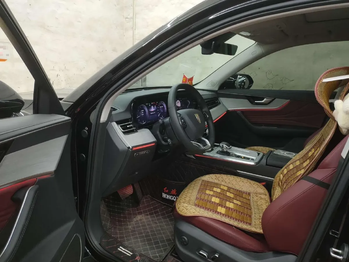 2025 HongQi HS5 2.0T 252HP L4 8AT,autocango,china used car exporter,china ev exporter,chinese used car exporter,chinese used ev exporter