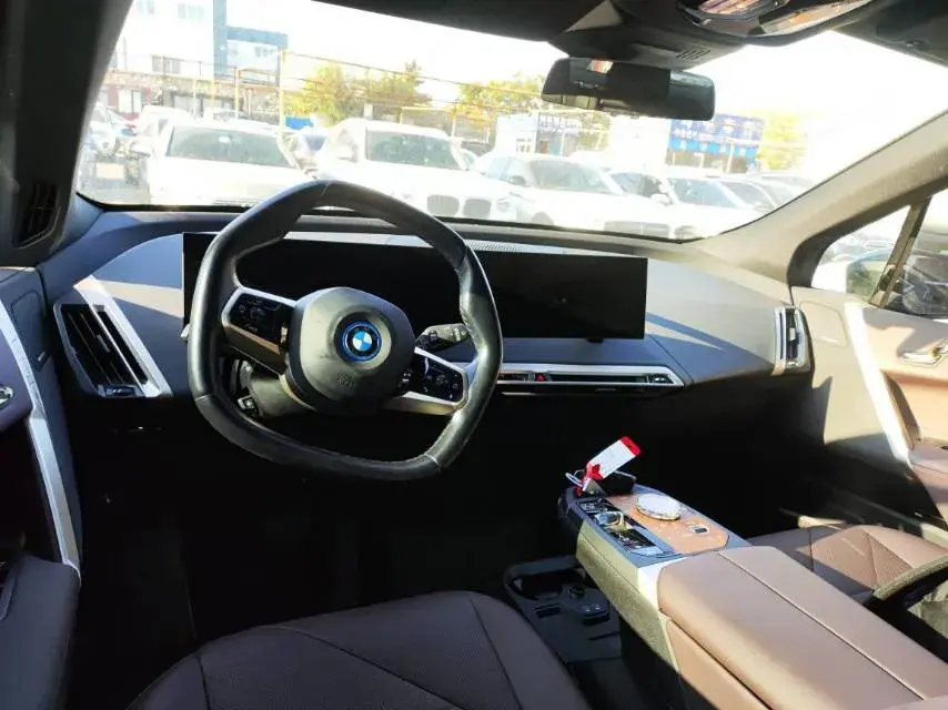 2022 BMW IX thumbnail 2