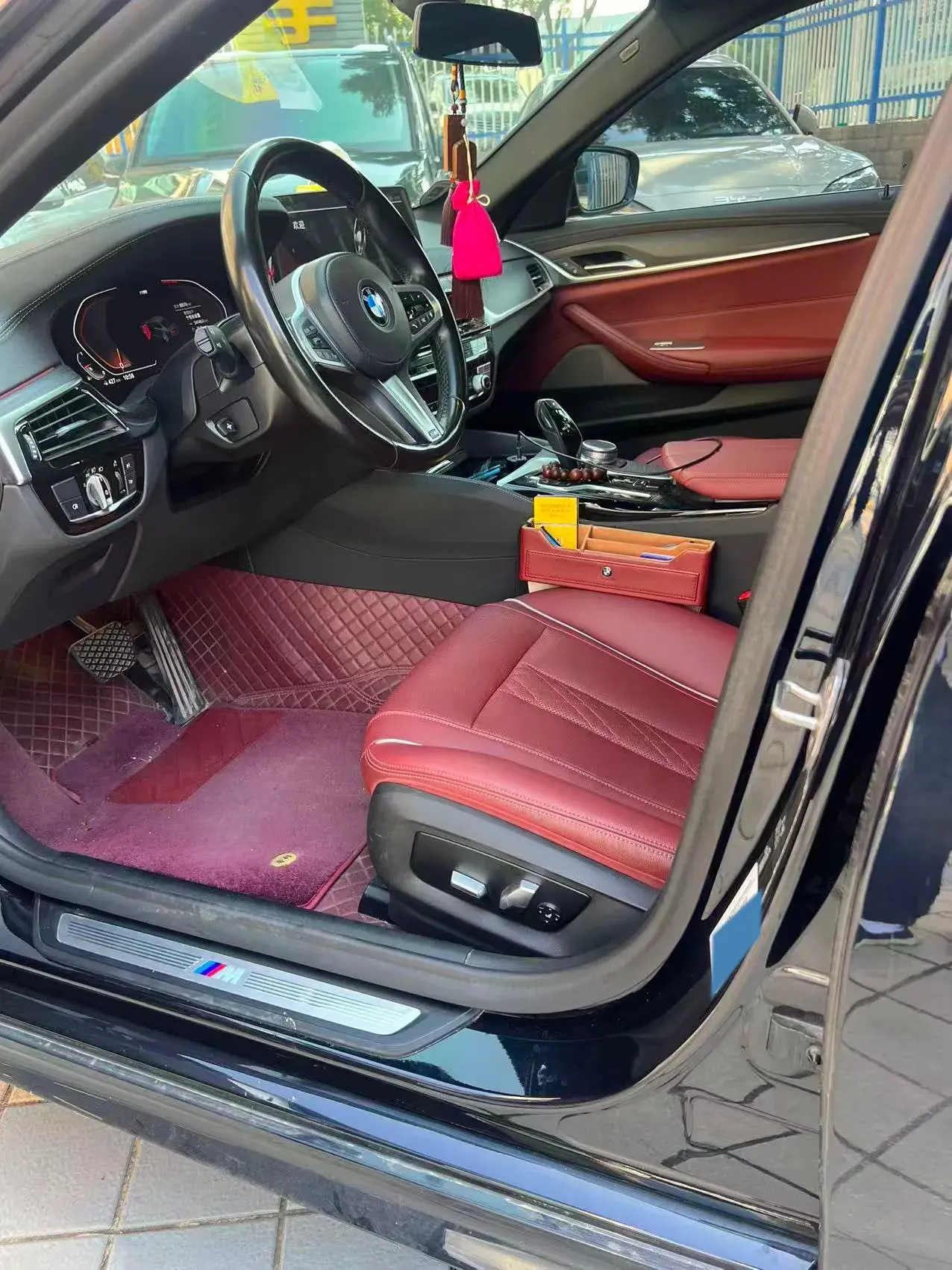 2021 BMW 5 thumbnail 4