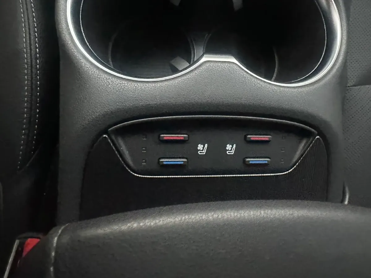 2022 Toyota Harrier 2.5L 178HP L4 E-CVT Hybrid,autocango,china used car exporter,china ev exporter,chinese used car exporter,chinese used ev exporter